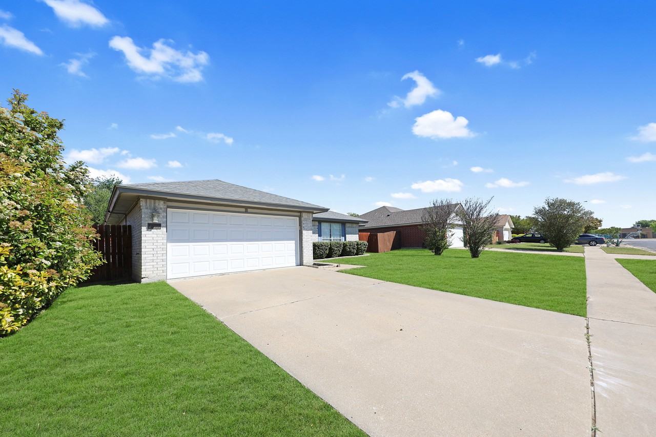 4305 Rifle Dr - Photo 2 of 25