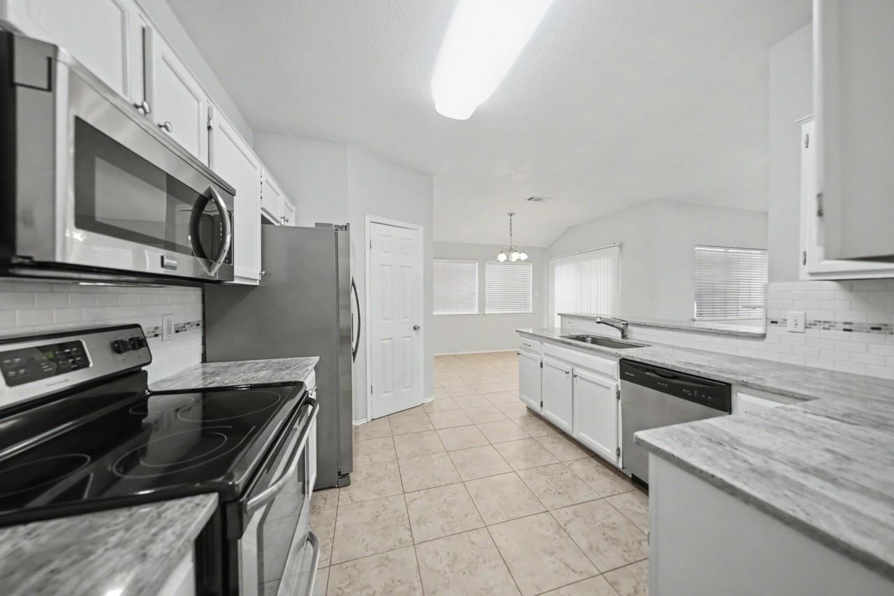 4305 Rifle Dr - Photo 4 of 25