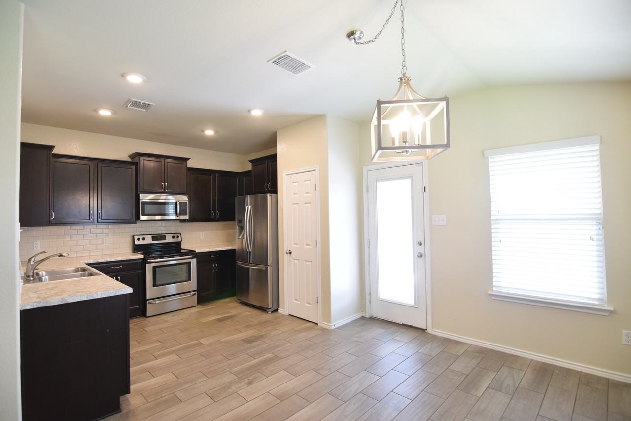 1411 Amber Dawn Dr - Photo 5 of 19