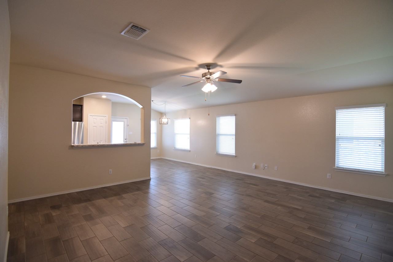 1411 Amber Dawn Dr - Photo 7 of 19