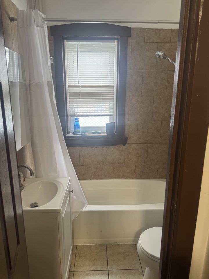 5000 N Kenmore Ave #206 - Photo 5 of 12