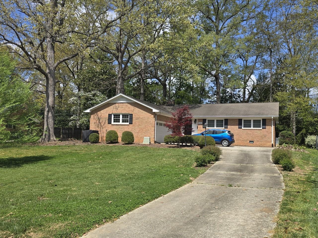 2815 Amherst Ave - Photo 2 of 20