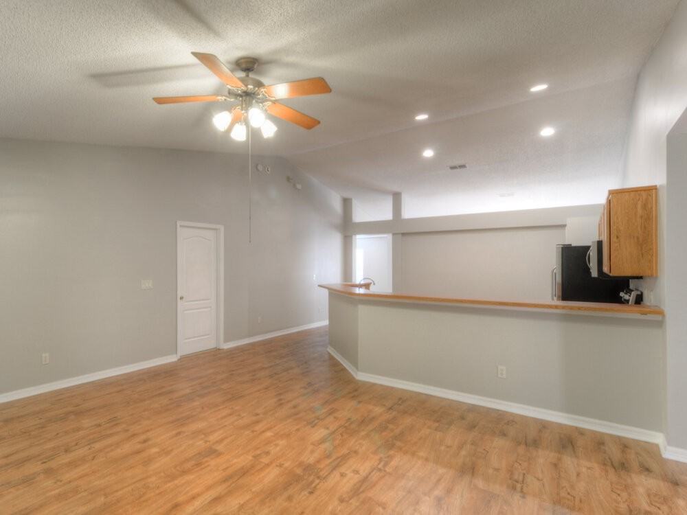 313 Johns Glen Dr - Photo 2 of 16