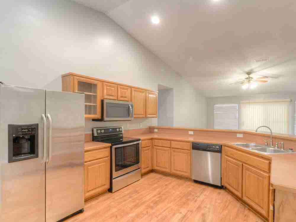 313 Johns Glen Dr - Photo 4 of 16