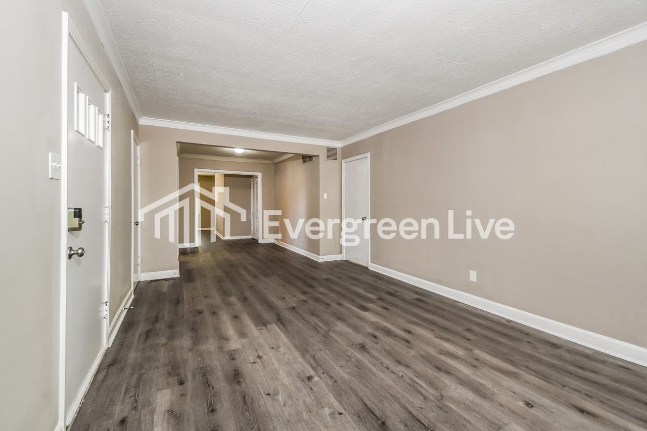 1064 Bonnie St - Photo 3 of 15