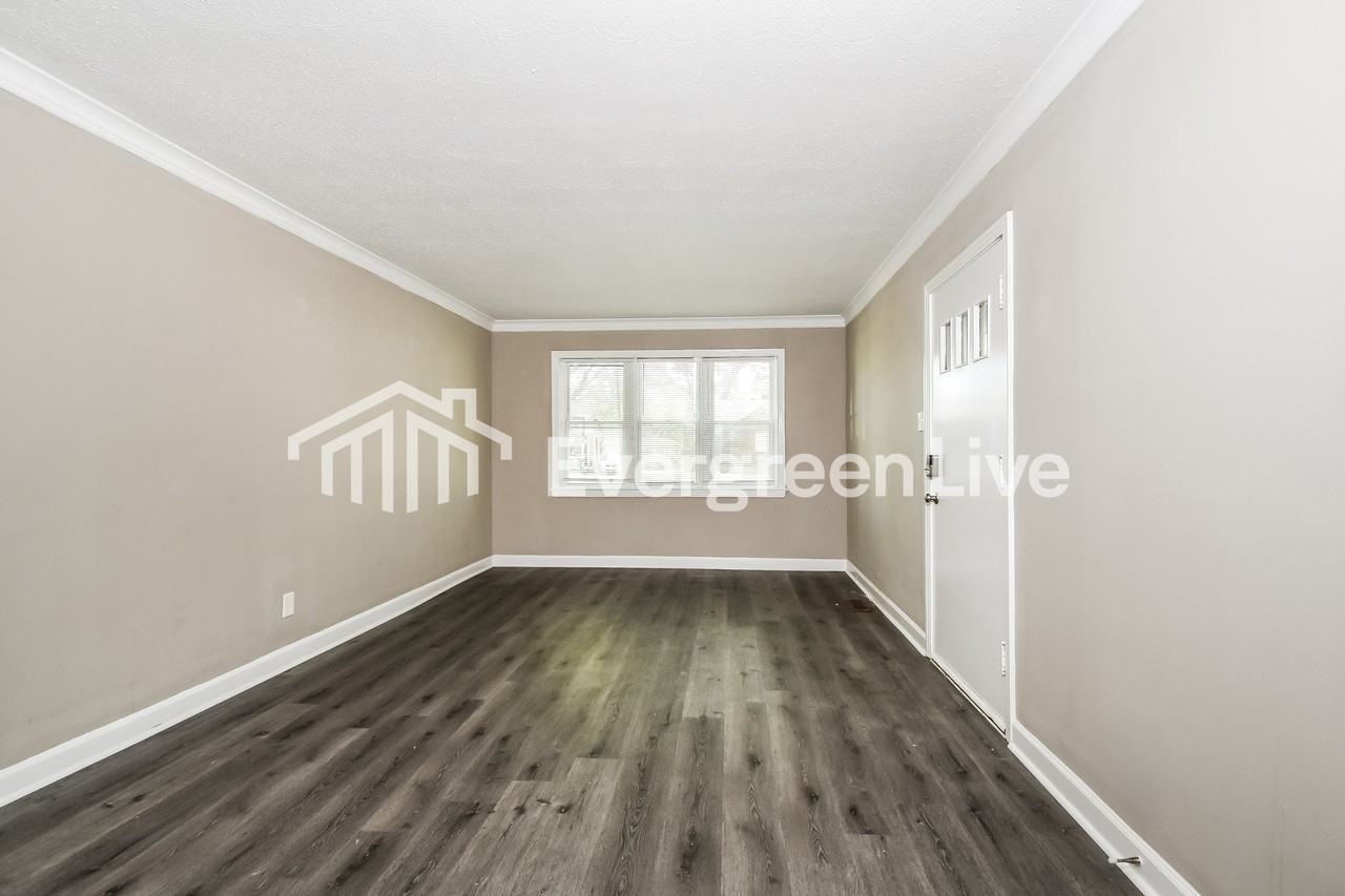 1064 Bonnie St - Photo 4 of 15