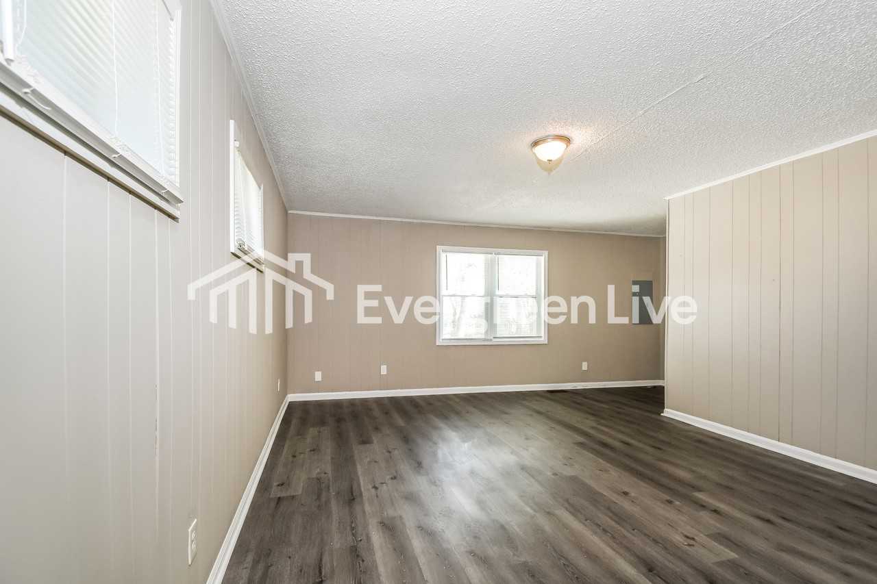 1064 Bonnie St - Photo 5 of 15