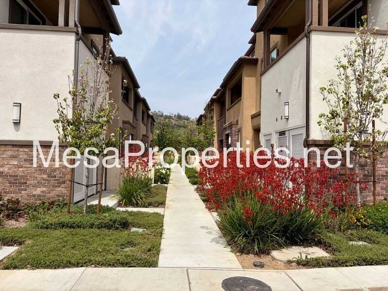 1501 Stratus Dr - Photo 3 of 18