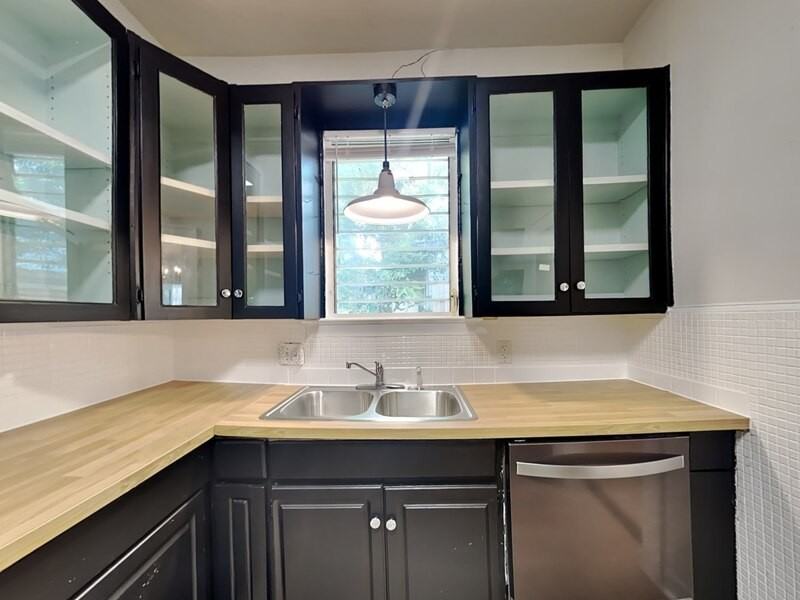 1409 S Westmoreland Dr #2 - Photo 4 of 20