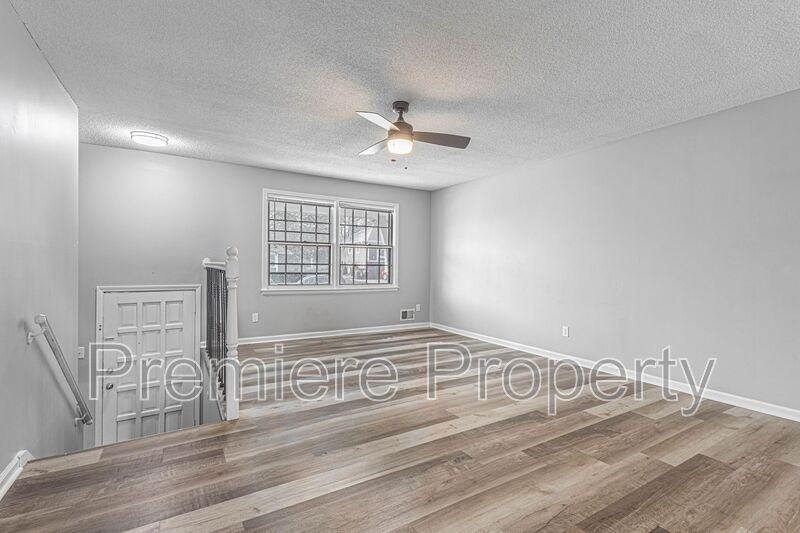 11702 E 60th St - Photo 2 of 16