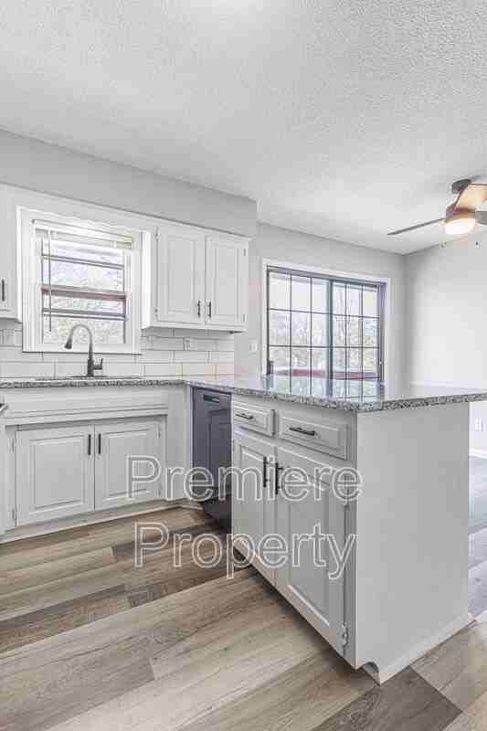 11702 E 60th St - Photo 7 of 16