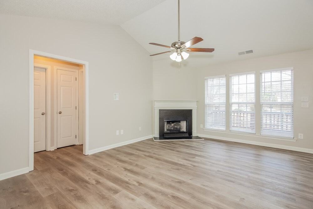 105 Silverleaf Rd - Photo 3 of 17