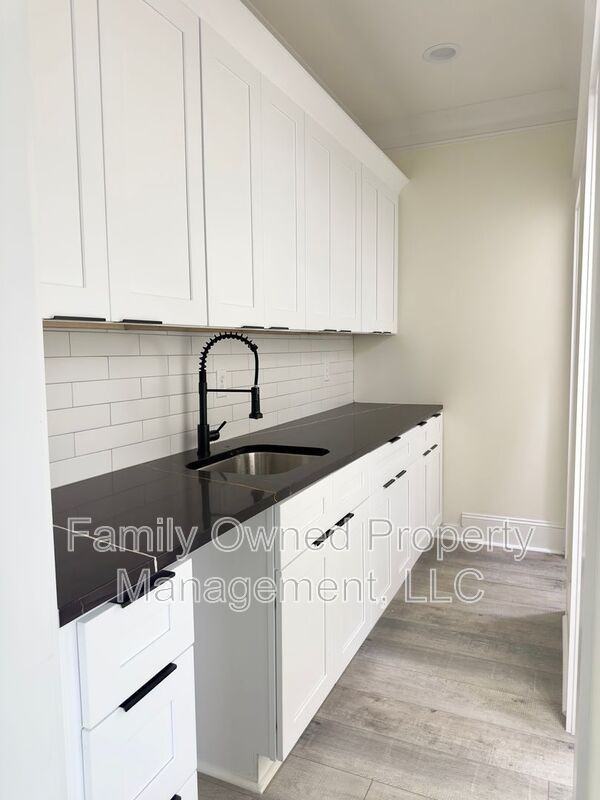 2245 Fillmore St - Photo 3 of 28