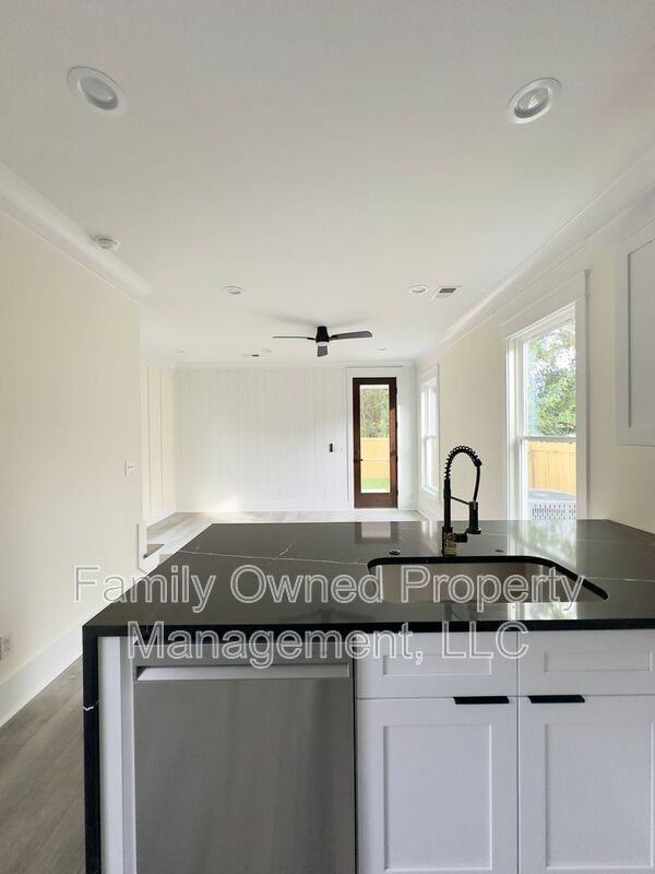 2245 Fillmore St - Photo 7 of 28