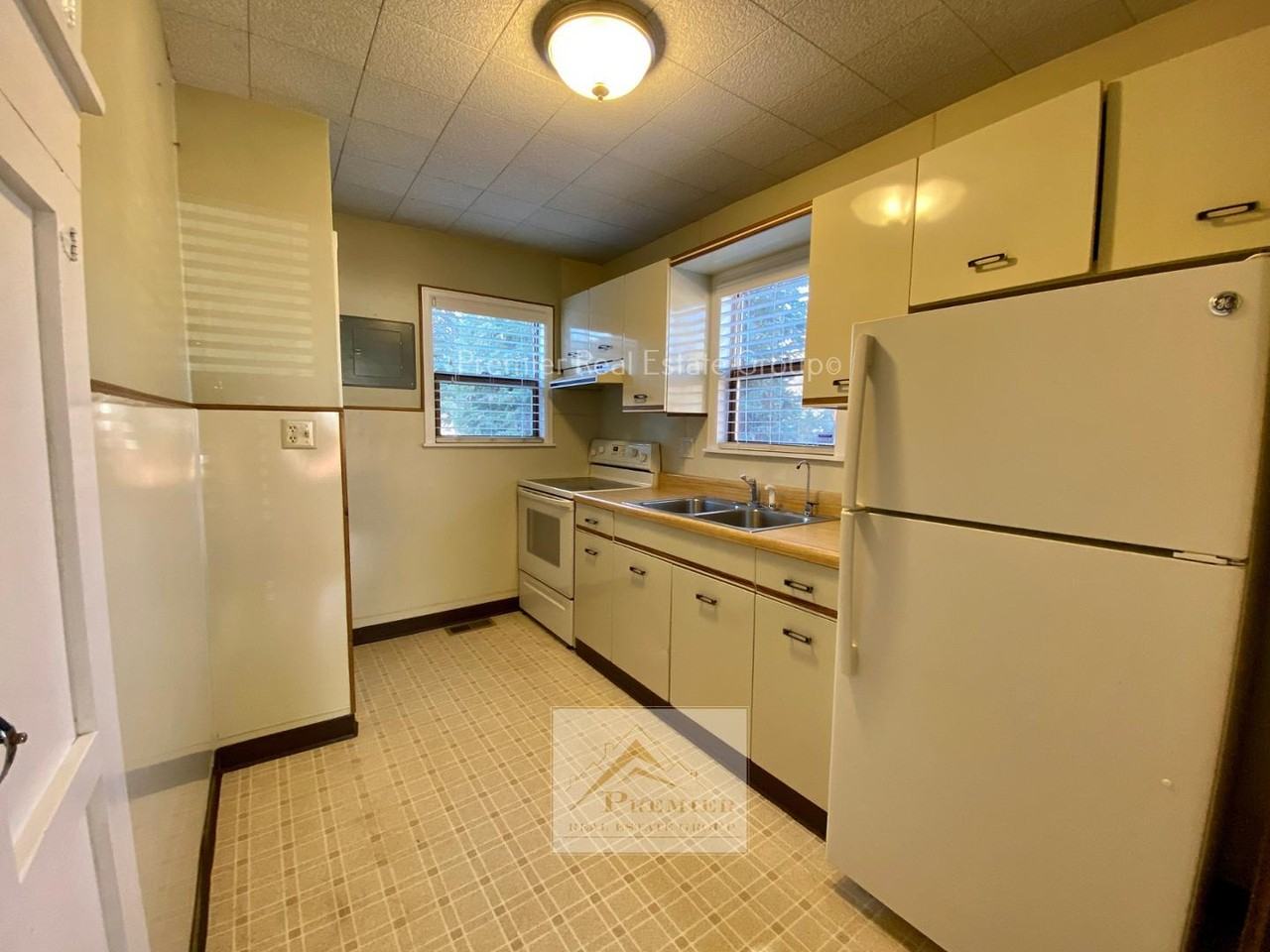 1 Alsace Way - Photo 3 of 15