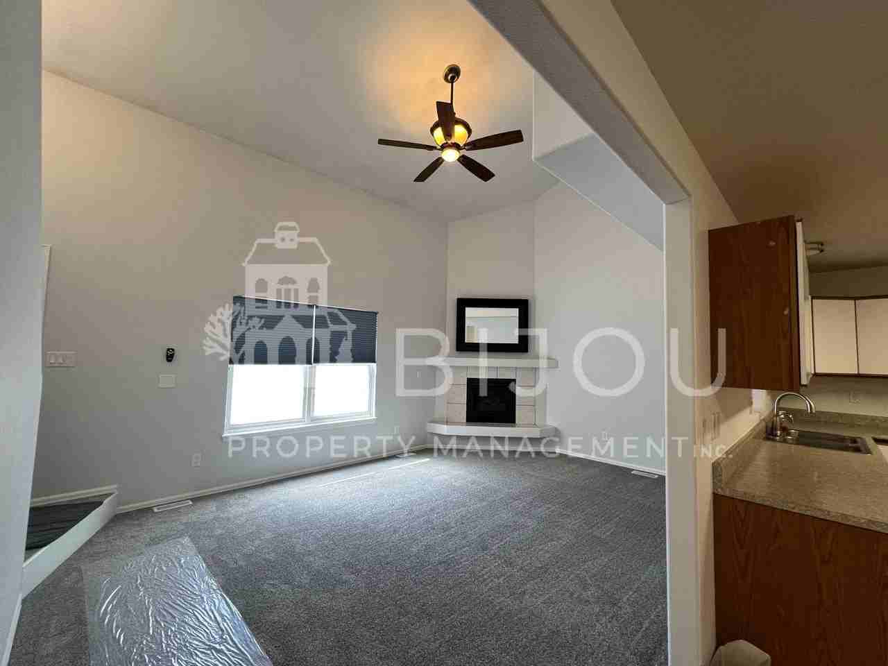 6533 Foxdale Cir - Photo 5 of 38