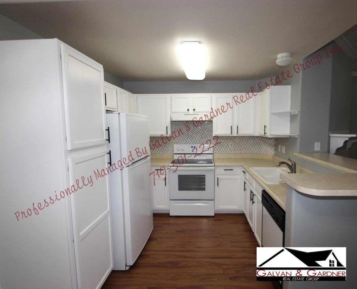 3850 Strawberry Field Grv Apt B - Photo 6 of 19