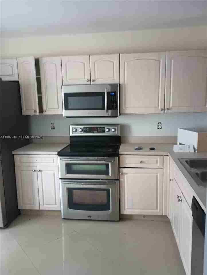 20861 Nw 4th St - Photo 2 of 3