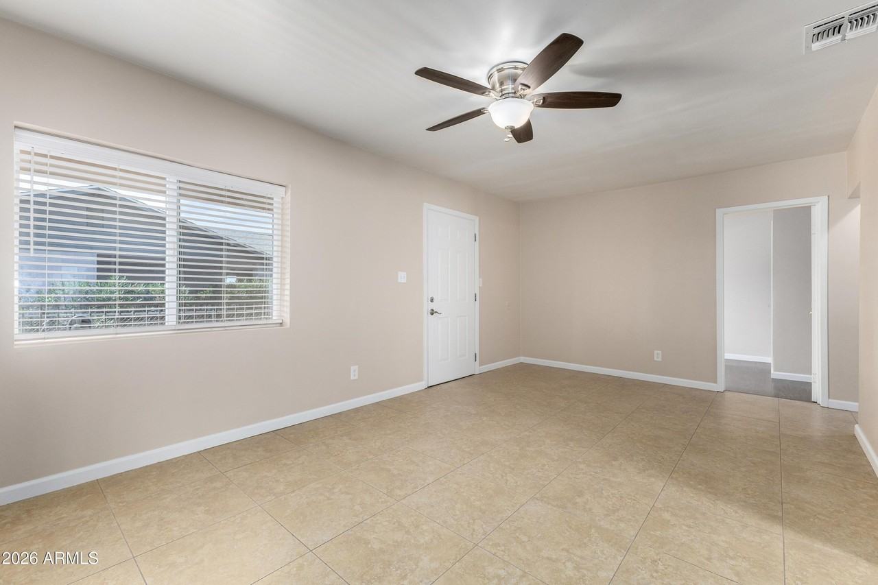 12817 W Cottonwood St #1 - Photo 4 of 7