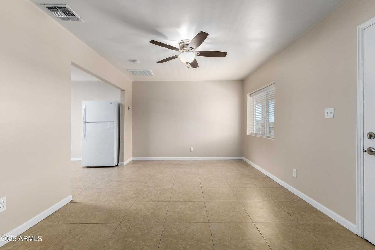 12817 W Cottonwood St #1 - Photo 5 of 7