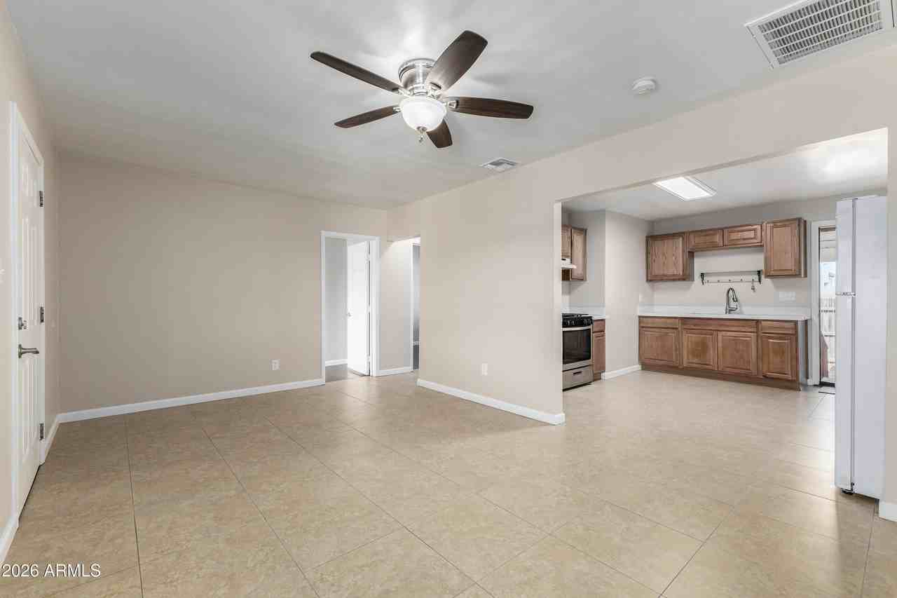 12817 W Cottonwood St #1 - Photo 6 of 7