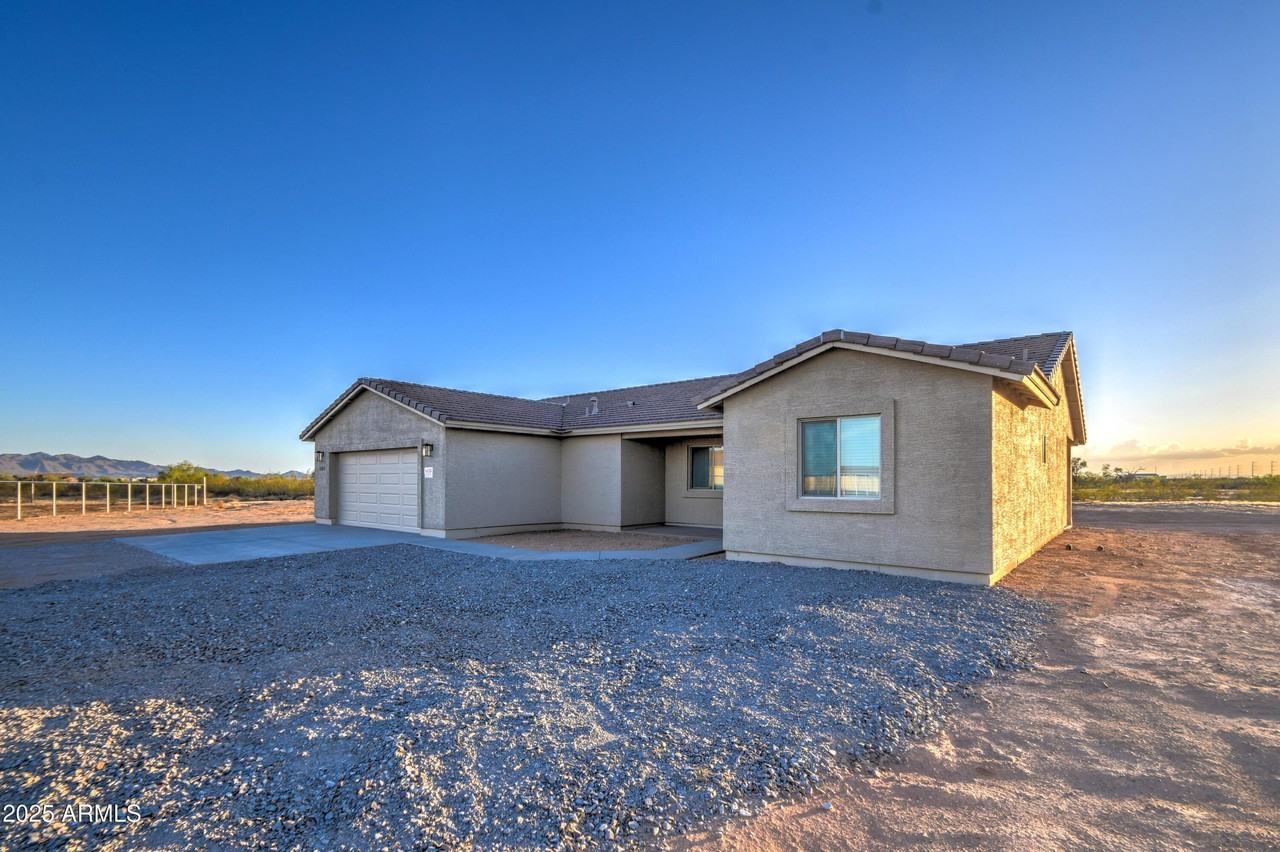 22955 W White Pine Dr - Photo 2 of 20