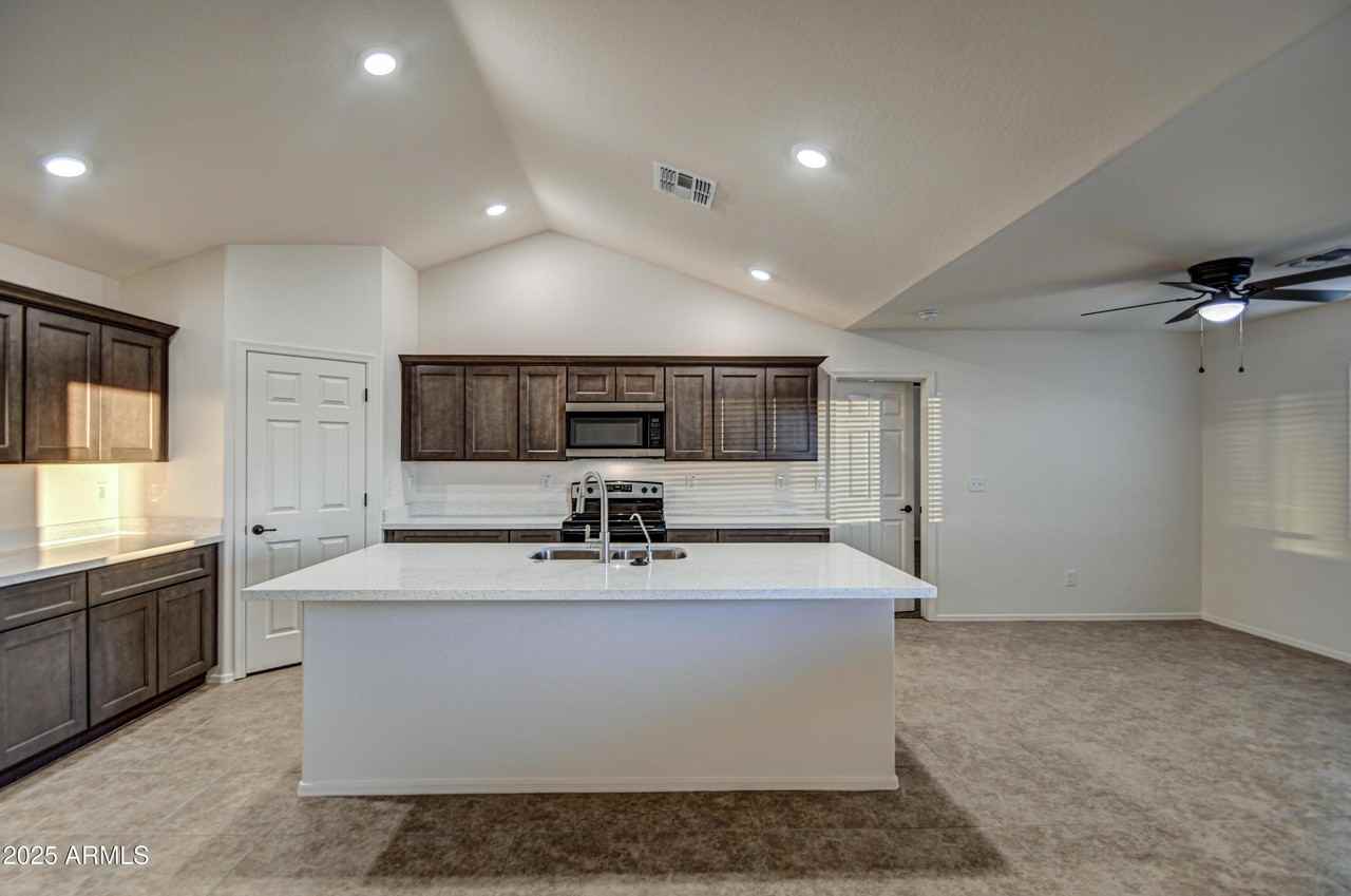 22955 W White Pine Dr - Photo 3 of 20