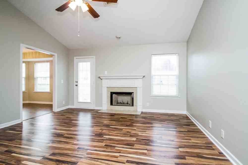 1413 Chesterbrook Ct - Photo 2 of 15