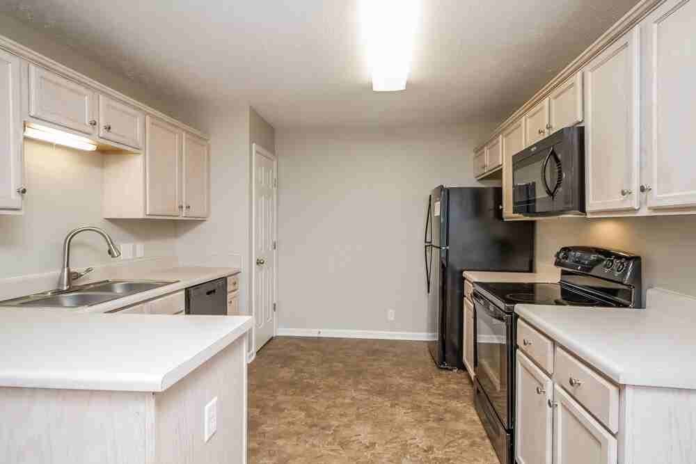 1413 Chesterbrook Ct - Photo 5 of 15