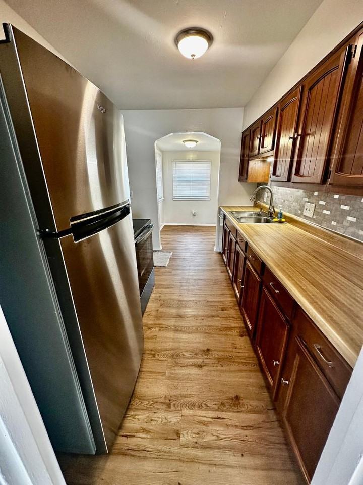 126 California Blvd - Photo 3 of 24