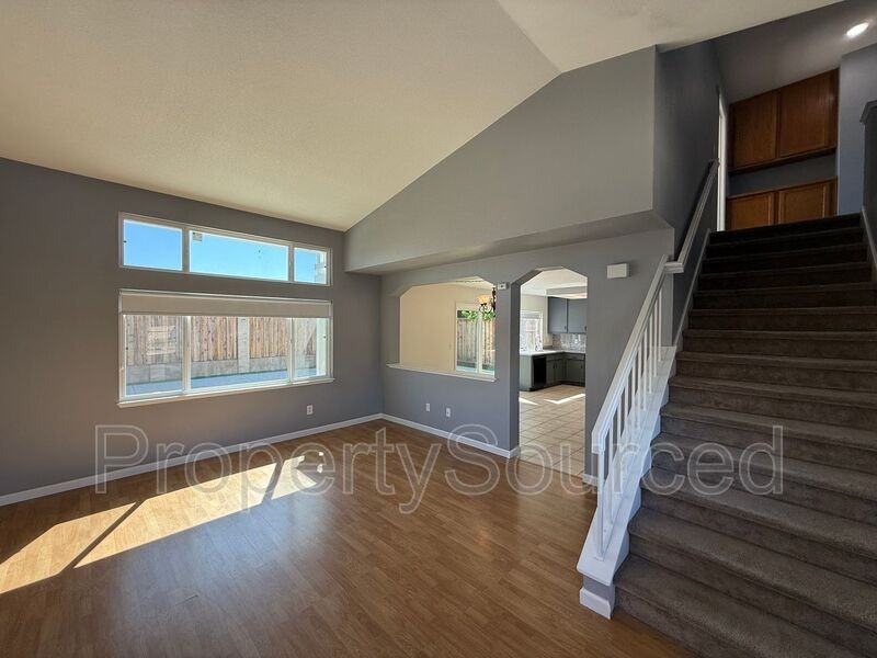 1520 Andrew St - Photo 5 of 43