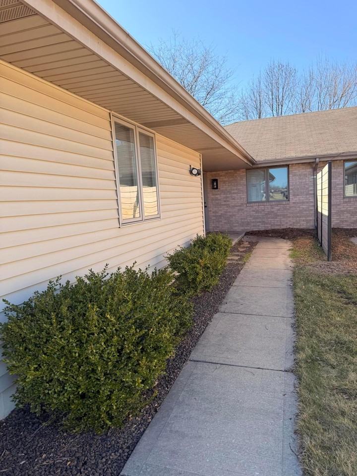 9418 Erie St - Photo 2 of 17