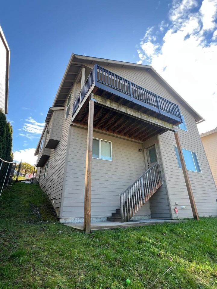 1235 Sw 10th Way - Photo 2 of 27