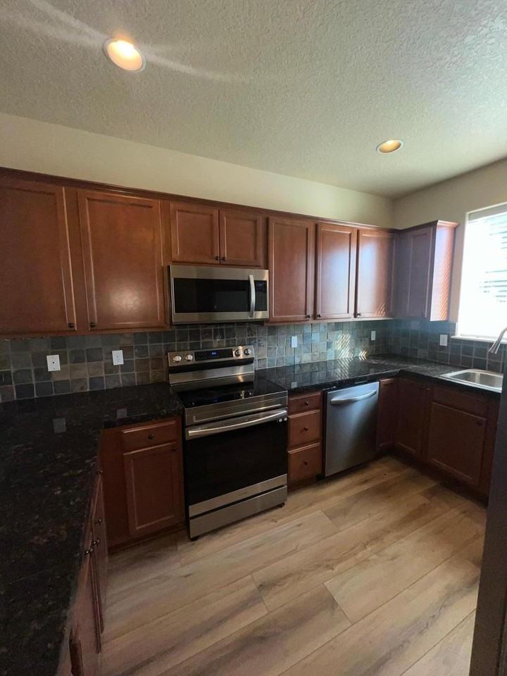 1235 Sw 10th Way - Photo 5 of 27