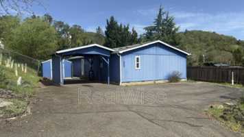featured image of 2032 Ne Klamath Ave
