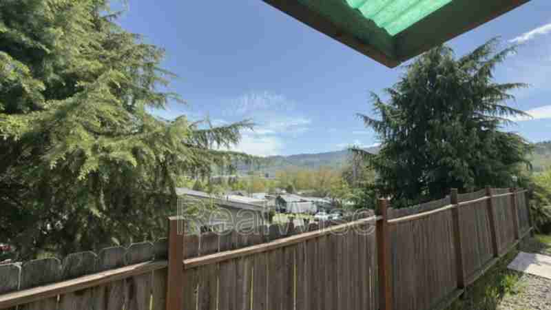 2032 Ne Klamath Ave - Photo 2 of 31