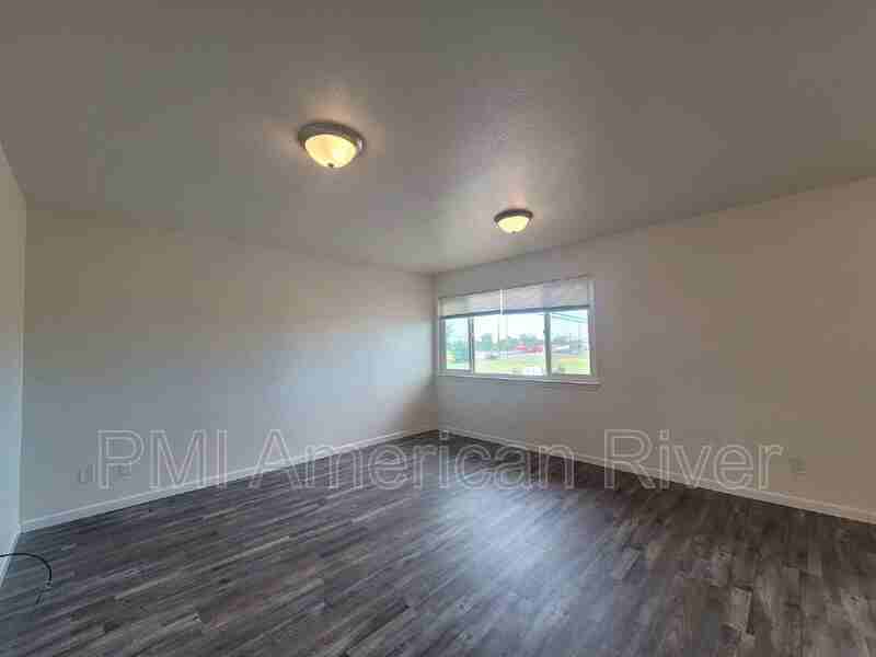 7143 Bacchini Ave - Photo 3 of 13