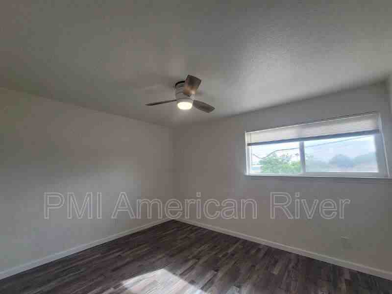 7143 Bacchini Ave - Photo 4 of 13