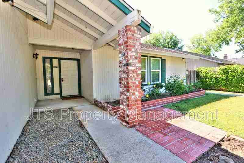 6069 Kingwood Cir - Photo 4 of 50