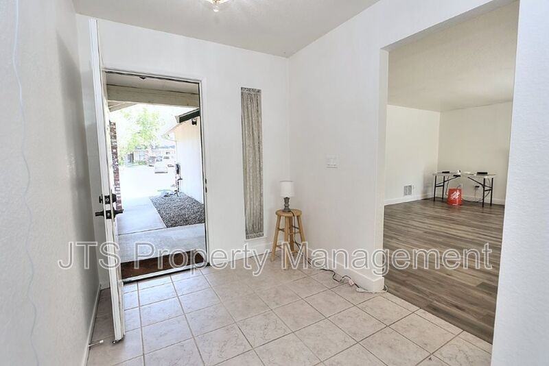 6069 Kingwood Cir - Photo 6 of 50