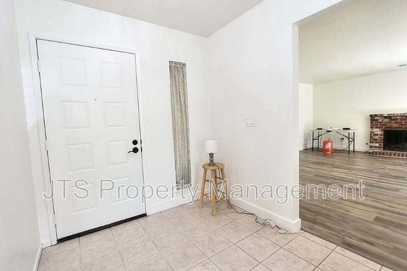 6069 Kingwood Cir - Photo 7 of 50