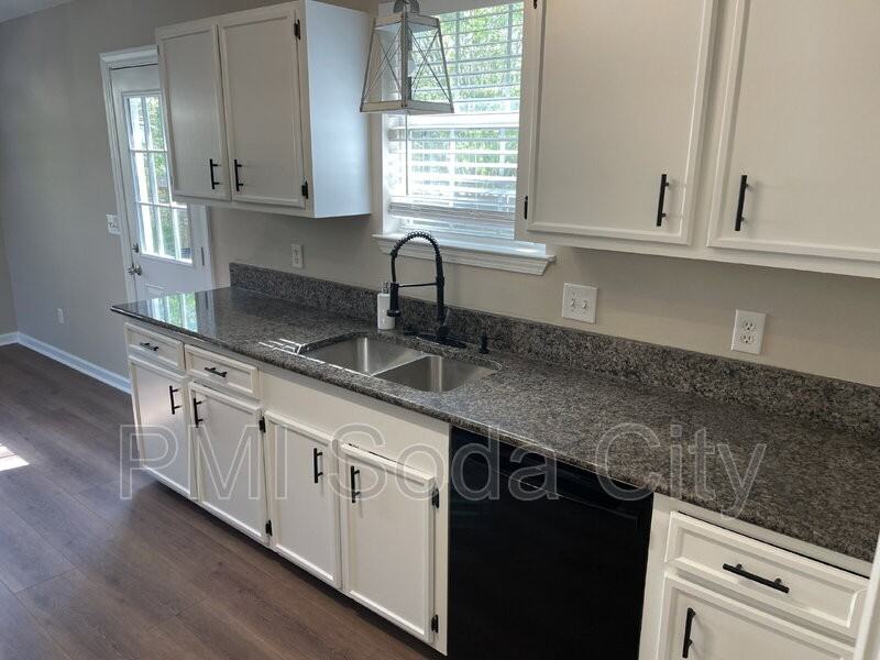 103 Walnut Grove Cir - Photo 2 of 36