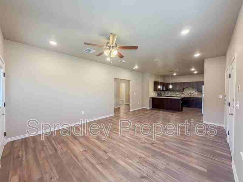 1003 Laurel Dr Unit A - Photo 2 of 18