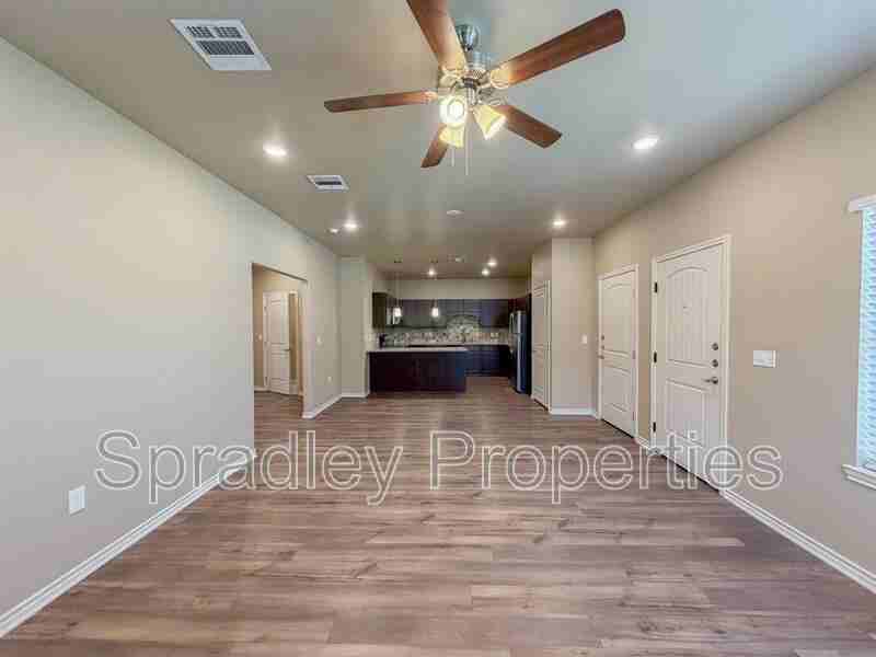 1003 Laurel Dr Unit A - Photo 4 of 18