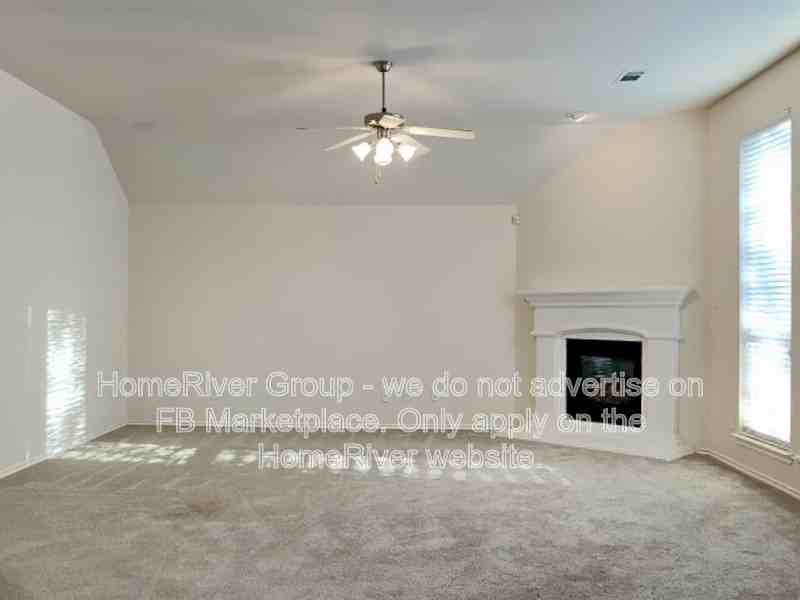 1503 Parkside Dr - Photo 4 of 29