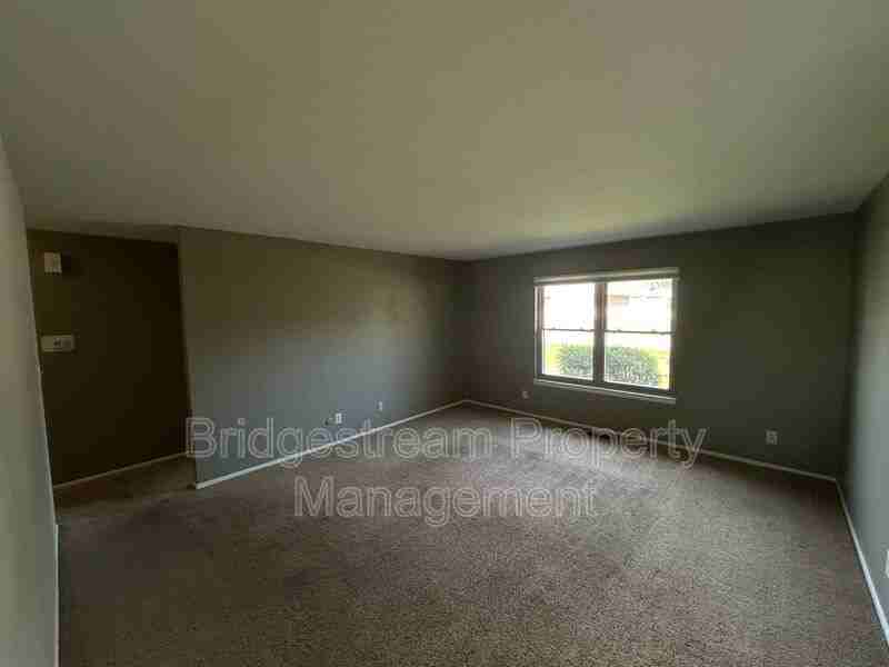 1912 High Knoll Dr - Photo 3 of 15