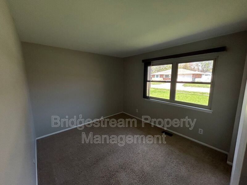 1912 High Knoll Dr - Photo 5 of 15