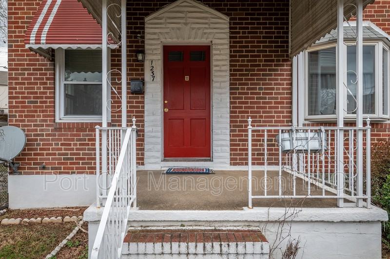 1237 Delbert Ave - Photo 4 of 29