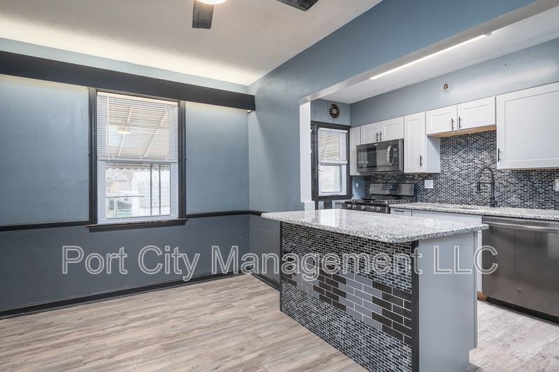 1237 Delbert Ave - Photo 5 of 29