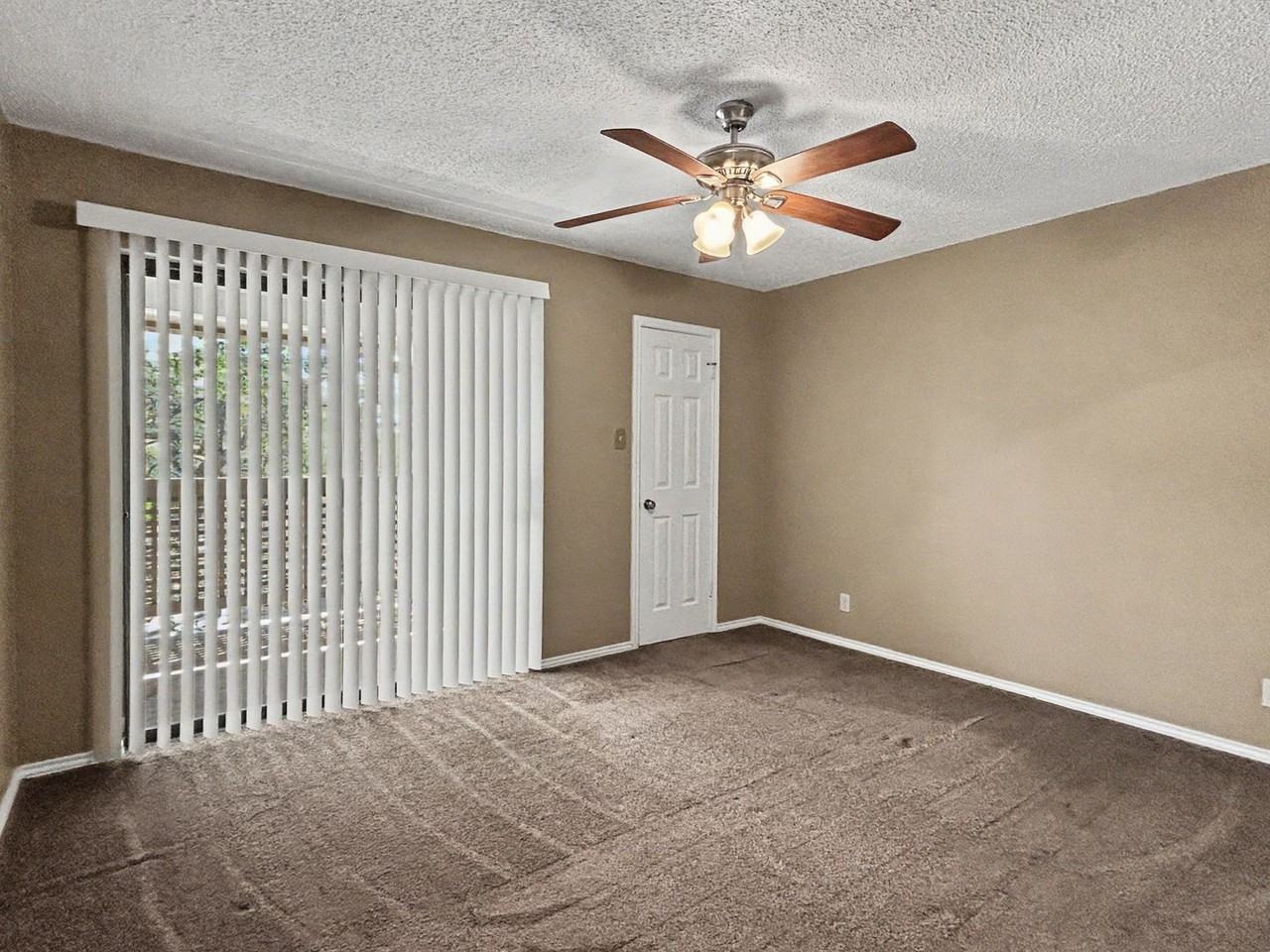 12446 Starcrest Dr - Photo 4 of 25